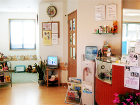 おこひら歯科医院の待合室の写真です